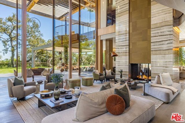 607 Siena Way, Los Angeles, CA 90077