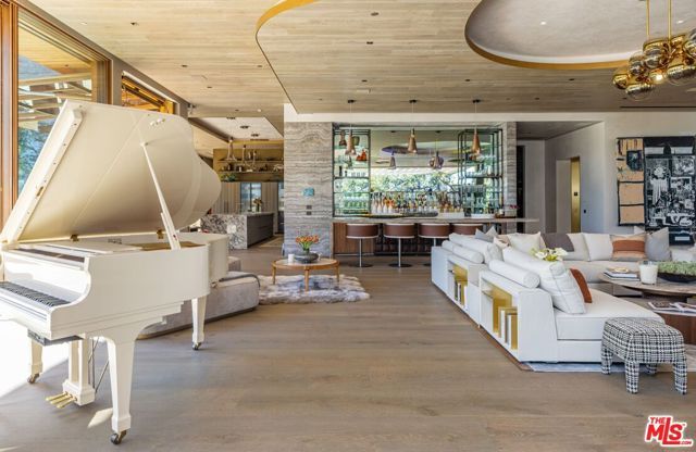 607 Siena Way, Los Angeles, CA 90077