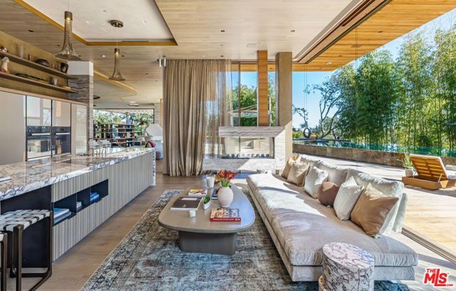 607 Siena Way, Los Angeles, CA 90077