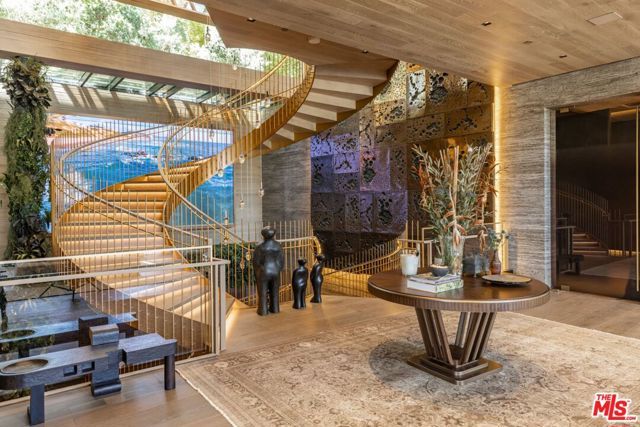 607 Siena Way, Los Angeles, CA 90077