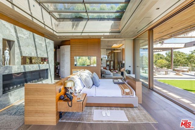 607 Siena Way, Los Angeles, CA 90077