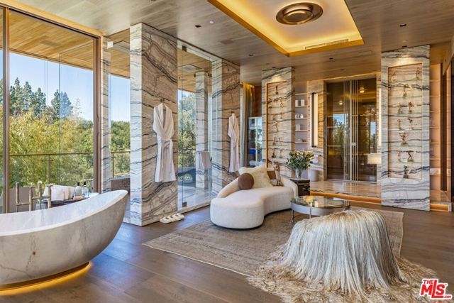 607 Siena Way, Los Angeles, CA 90077