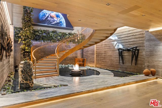 607 Siena Way, Los Angeles, CA 90077