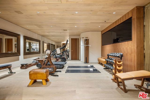 607 Siena Way, Los Angeles, CA 90077