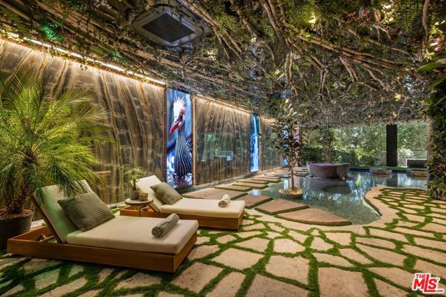 607 Siena Way, Los Angeles, CA 90077