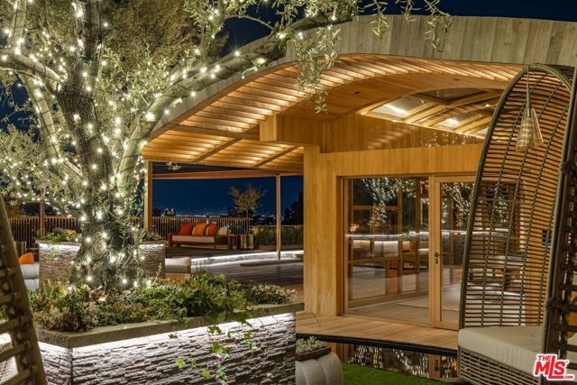 607 Siena Way, Los Angeles, CA 90077