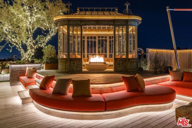 607 Siena Way, Los Angeles, CA 90077