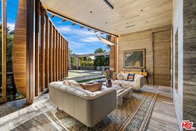 607 Siena Way, Los Angeles, CA 90077