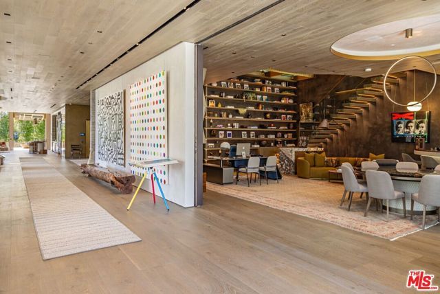 607 Siena Way, Los Angeles, CA 90077