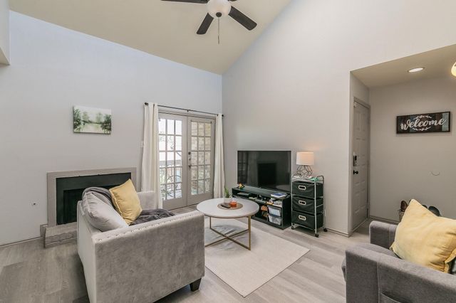 5750 Phoenix Drive 22, Dallas, TX 75231