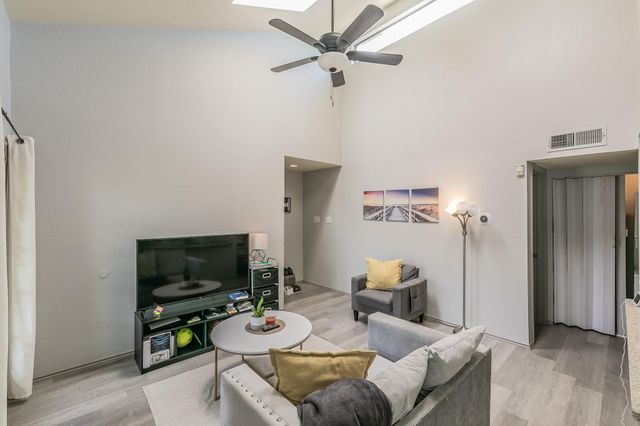 5750 Phoenix Drive 22, Dallas, TX 75231