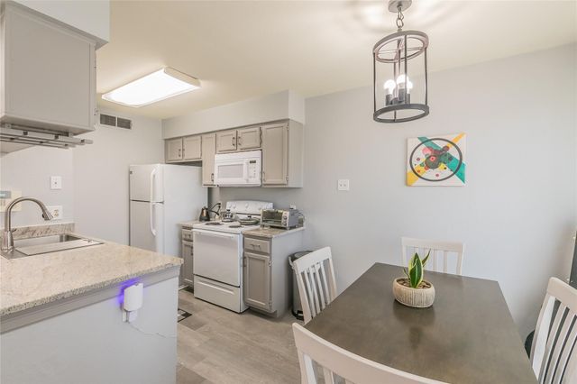5750 Phoenix Drive 22, Dallas, TX 75231