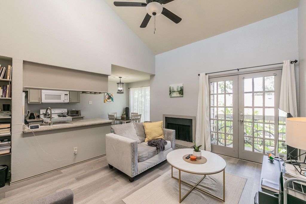 5750 Phoenix Drive 22, Dallas, TX 75231