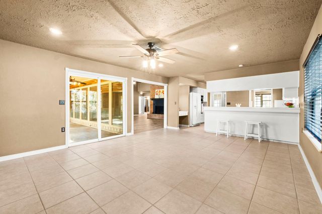 306 Rolling Hills Drive, Conroe, TX 77304