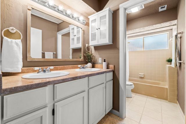 306 Rolling Hills Drive, Conroe, TX 77304