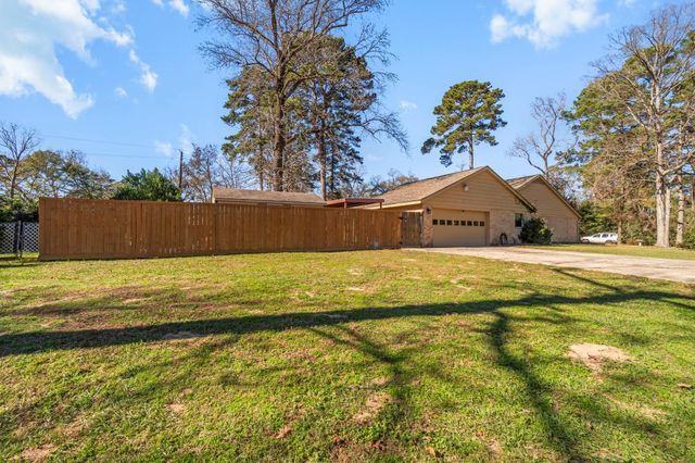 306 Rolling Hills Drive, Conroe, TX 77304