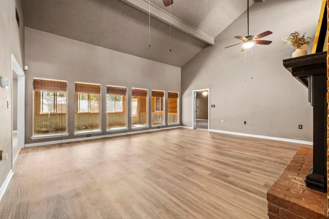 306 Rolling Hills Drive, Conroe, TX 77304