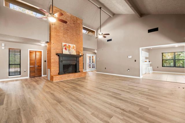 306 Rolling Hills Drive, Conroe, TX 77304