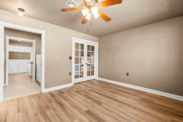 306 Rolling Hills Drive, Conroe, TX 77304