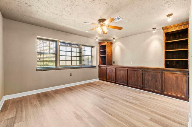 306 Rolling Hills Drive, Conroe, TX 77304