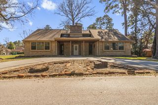 306 Rolling Hills Drive, Conroe, TX 77304