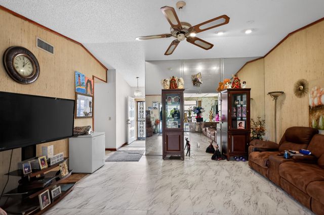 6126 Fairfield Circle, Greenacres, FL 33463