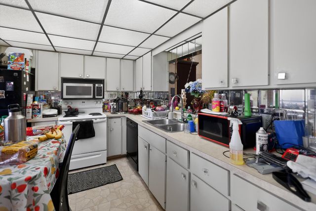 6126 Fairfield Circle, Greenacres, FL 33463