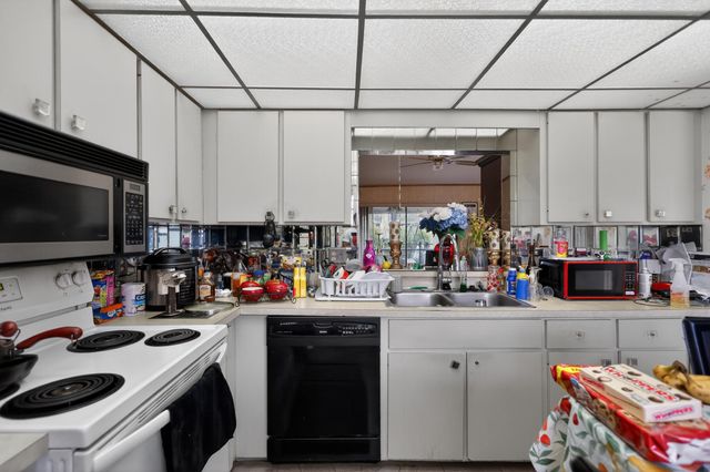 6126 Fairfield Circle, Greenacres, FL 33463