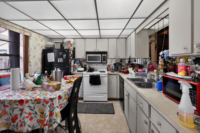 6126 Fairfield Circle, Greenacres, FL 33463