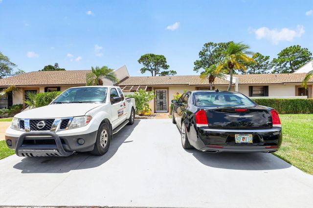 6126 Fairfield Circle, Greenacres, FL 33463