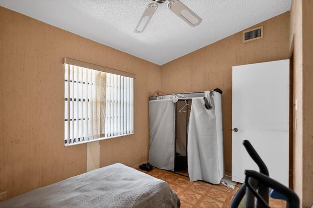 6126 Fairfield Circle, Greenacres, FL 33463