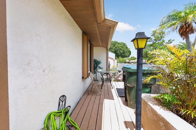 6126 Fairfield Circle, Greenacres, FL 33463
