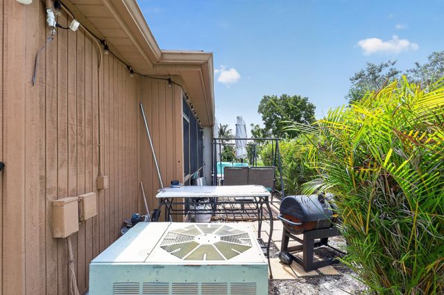 6126 Fairfield Circle, Greenacres, FL 33463