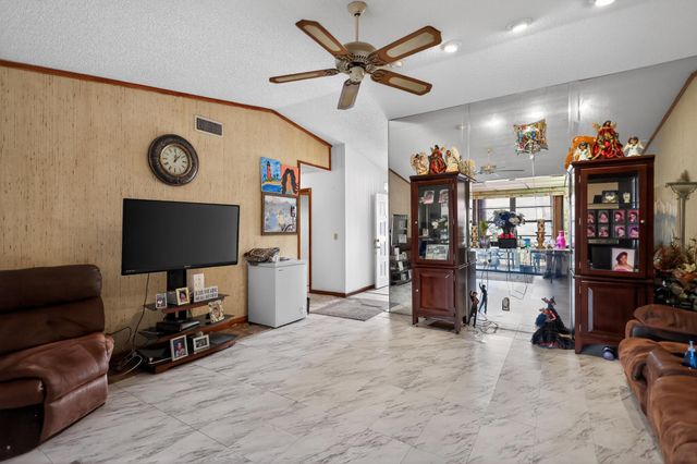 6126 Fairfield Circle, Greenacres, FL 33463