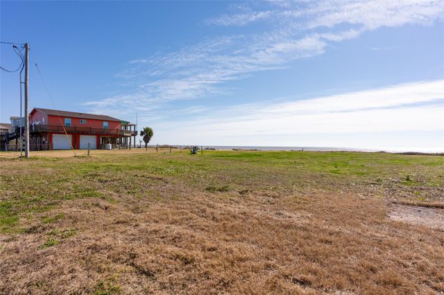 981 Marjorie, Gilchrist, TX 77617