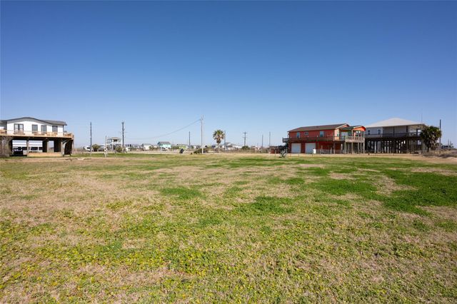 981 Marjorie, Gilchrist, TX 77617