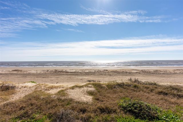 981 Marjorie, Gilchrist, TX 77617