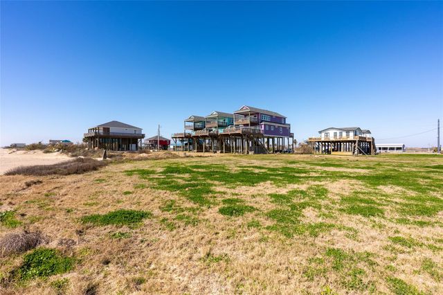 981 Marjorie, Gilchrist, TX 77617