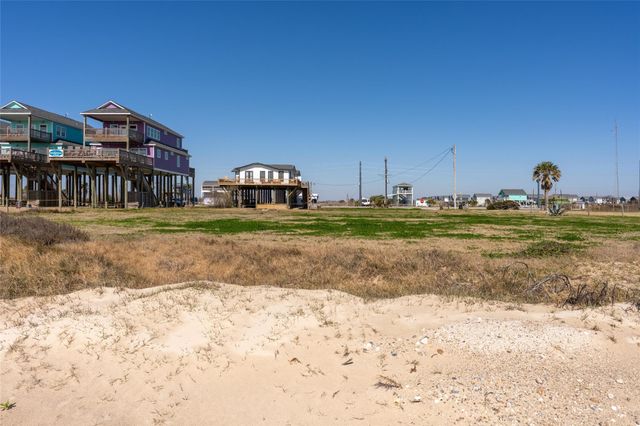 981 Marjorie, Gilchrist, TX 77617