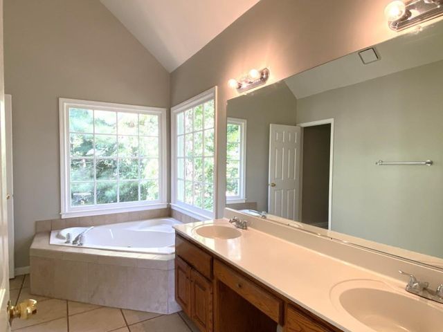 612 Braidwood NW Drive, Acworth, GA 30101