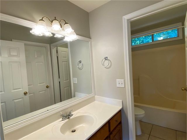 612 Braidwood NW Drive, Acworth, GA 30101