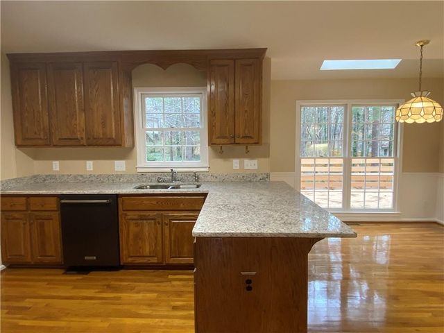 612 Braidwood NW Drive, Acworth, GA 30101