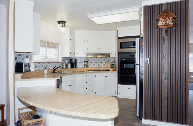 690 Persian Drive, Sunnyvale, CA 94089