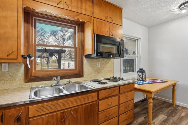 312 S 15th Avenue W, Newton, IA 50208