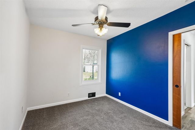 312 S 15th Avenue W, Newton, IA 50208