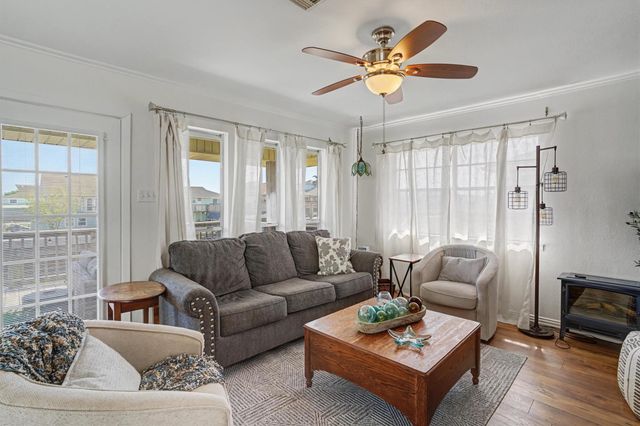 137 Tarpon Street, Bayou Vista, TX 77563