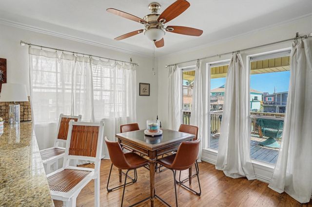 137 Tarpon Street, Bayou Vista, TX 77563