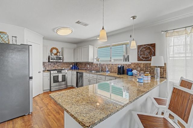 137 Tarpon Street, Bayou Vista, TX 77563