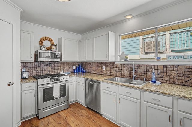 137 Tarpon Street, Bayou Vista, TX 77563