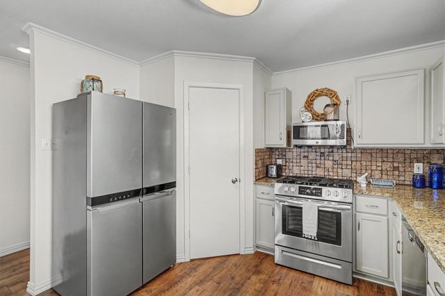 137 Tarpon Street, Bayou Vista, TX 77563